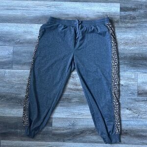 Splendid pants gray soft animal print size 2 XL athletic Athleisure
